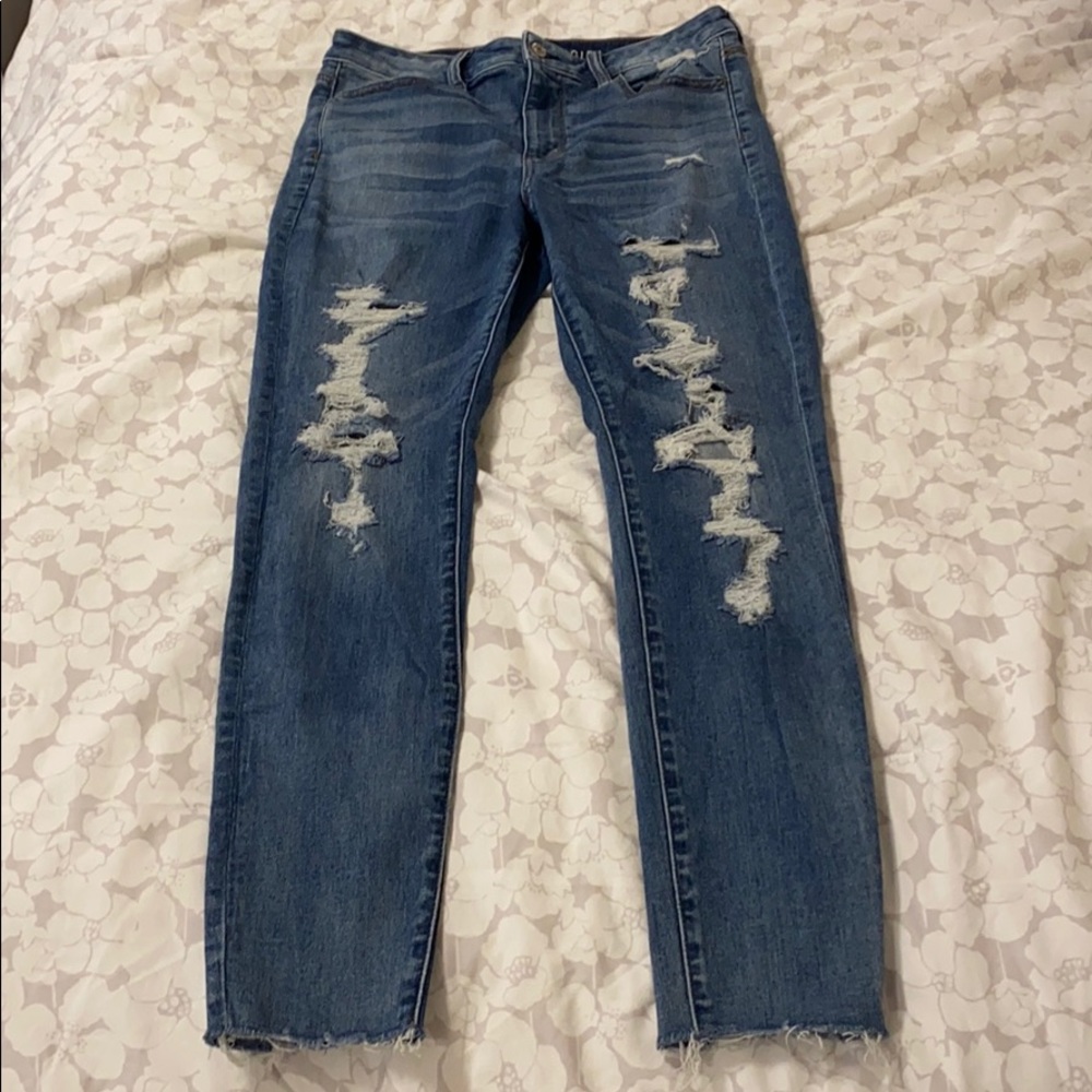 Medium wash distressed American eagle skinny jeans